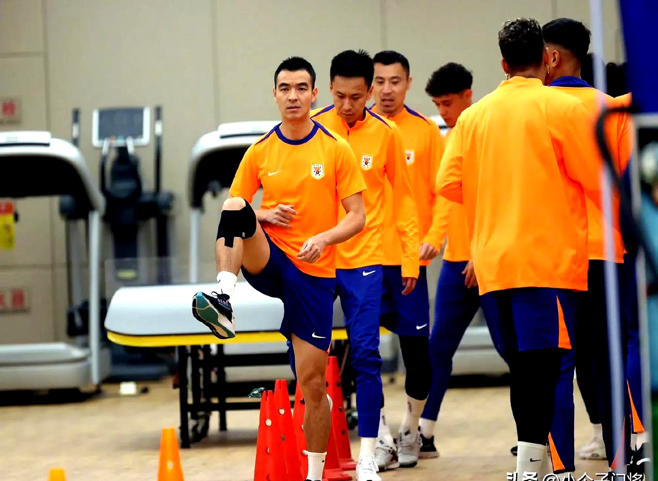 包含清晨体能课后，山东泰山回应争议备战NBA季后赛，信心回归，资深球员宣示担当的词条