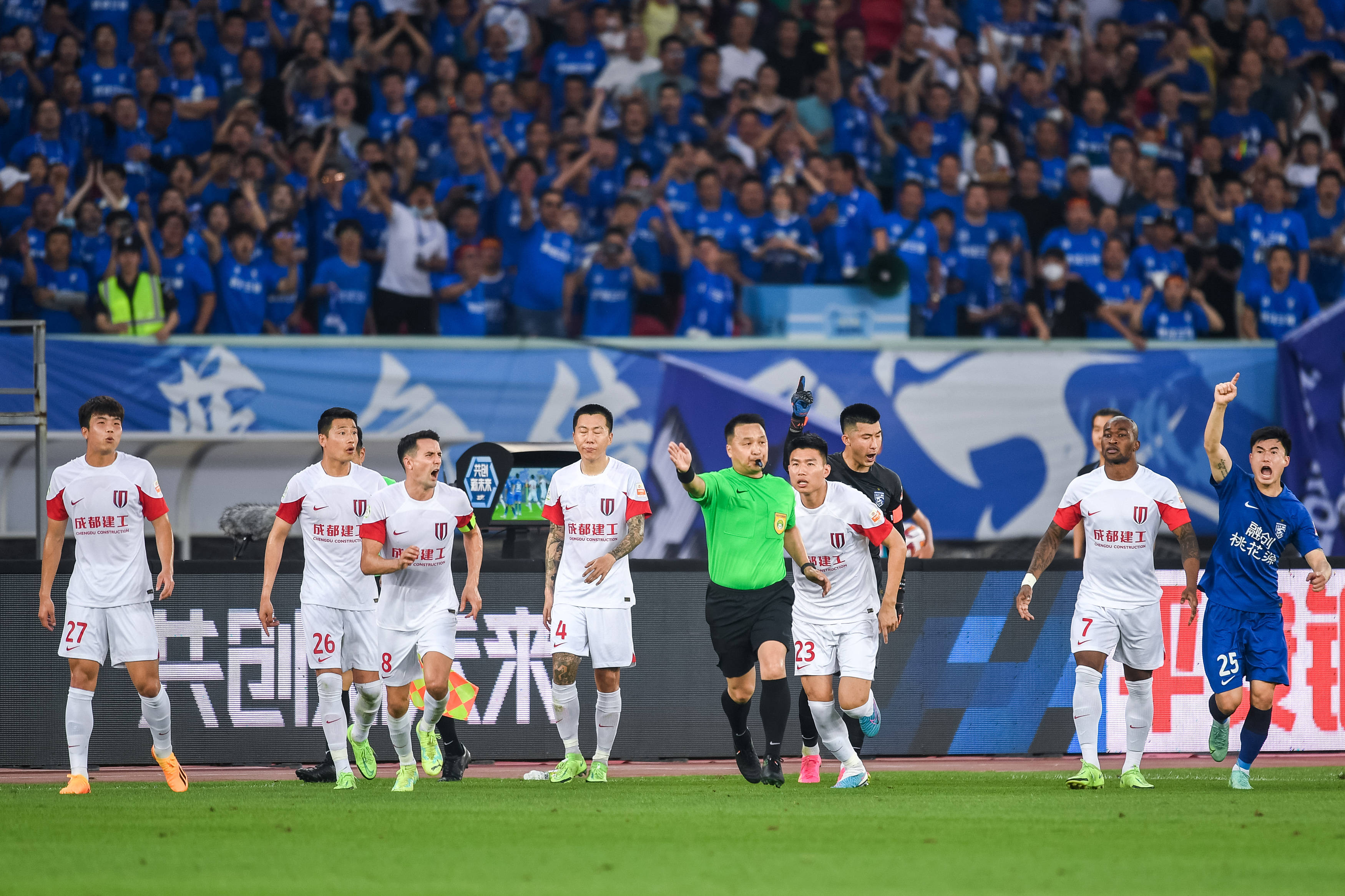 关于广州队发布备战花絮；今夜手感冰凉；中超任务艰巨；赛程密集仍需轮换的信息